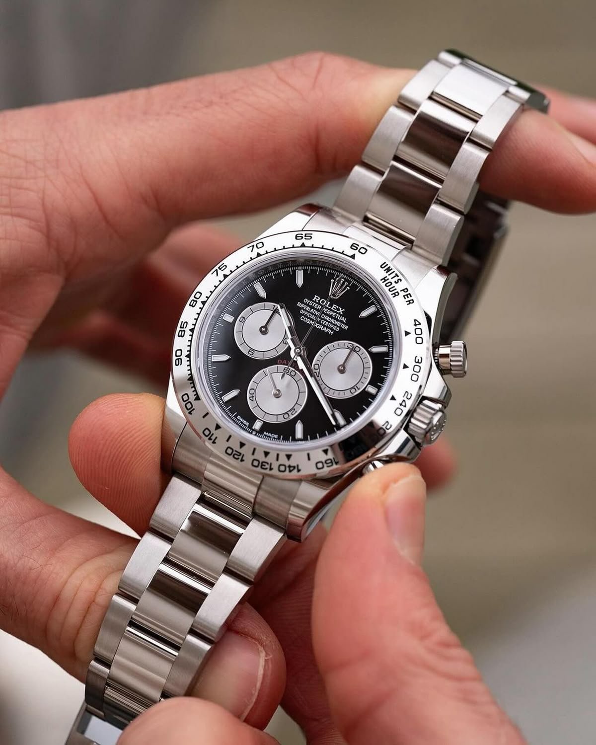 Rolex Daytona tenue en main